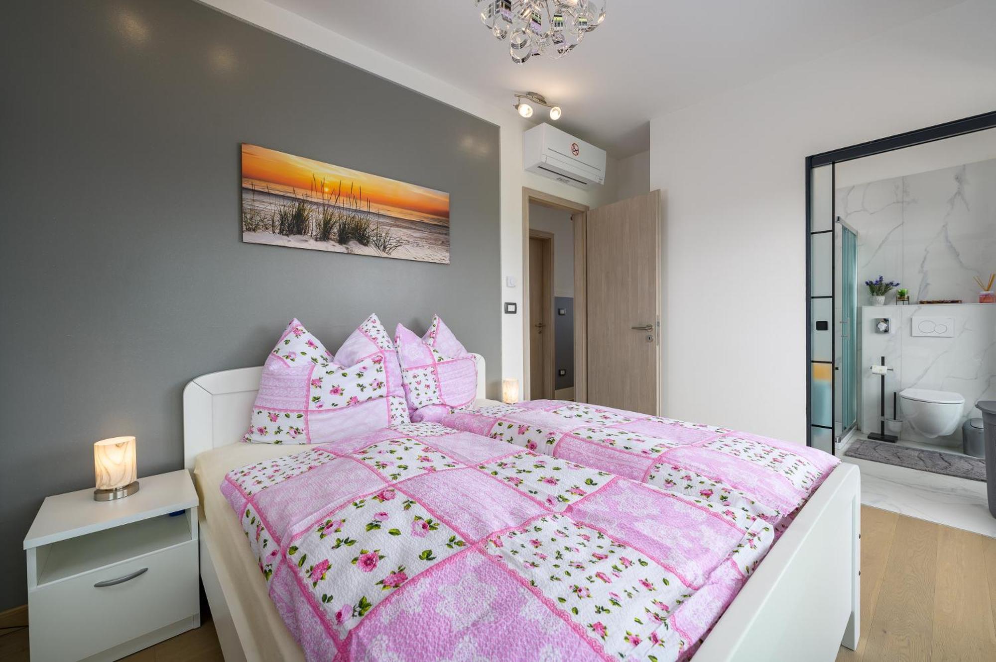 Luxury Brigitta With Whirlpool In Apartmán